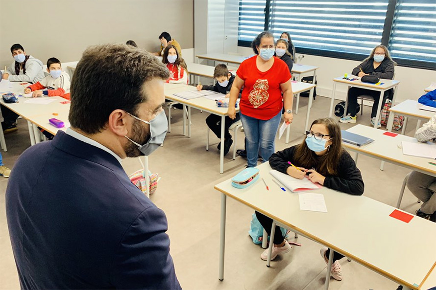 Revisão de rácios possibilita contratação de três mil funcionários para escolas