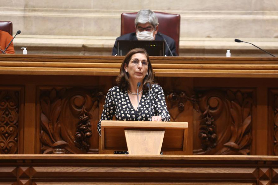 BE foi para os “braços da direita” por ter medo de enfrentar crise