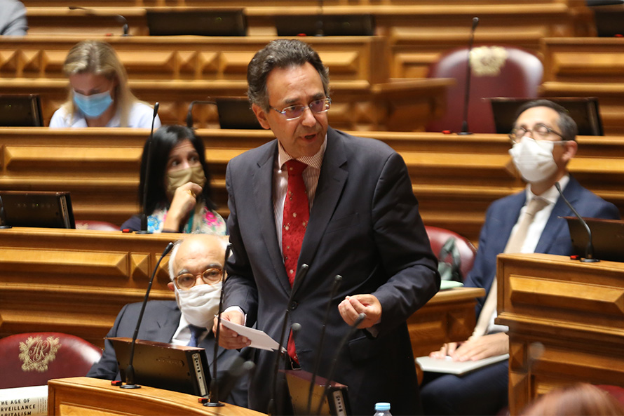 Porfírio Silva sublinha investimento do Governo na educação e acusa PSD de não saber 