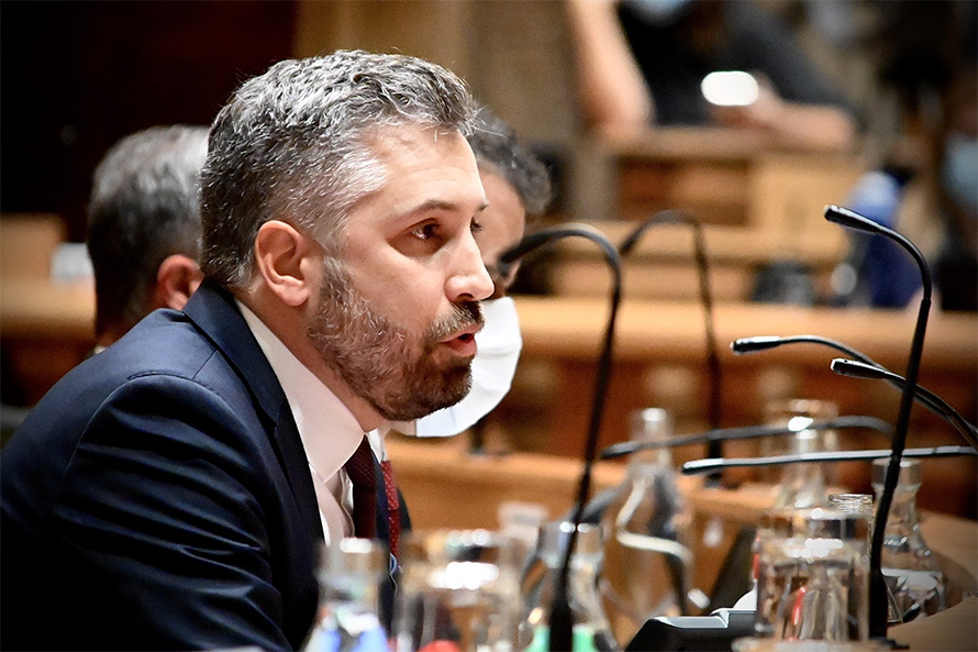 Aposta na ferrovia e reforço das políticas públicas de habitação são áreas prioritárias do Governo para 2021