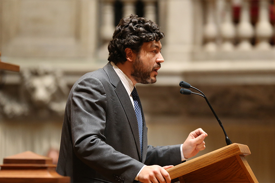 Parlamento aprova estado de emergência “equilibrado e adequado” à situação que país enfrenta