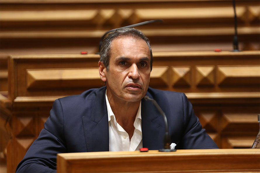 «Quem votou a favor dos maus orçamentos da ‘troica’ e vota contra o OE2021 está a trair a Madeira»