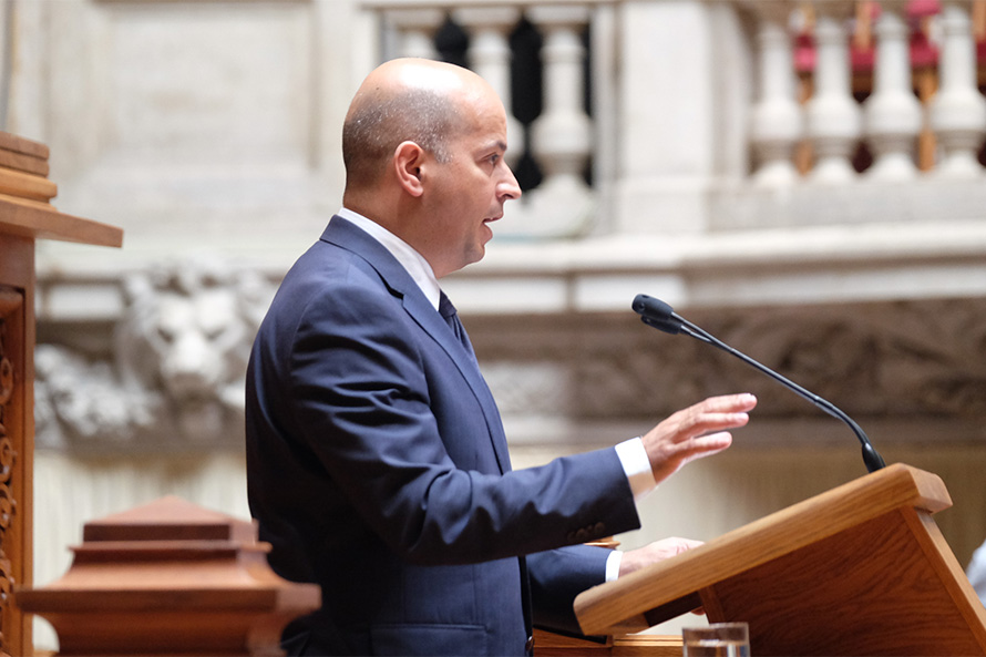 Equilíbrio “responsável” entre medidas permanentes e temporárias é essencial para a “credibilidade” do país