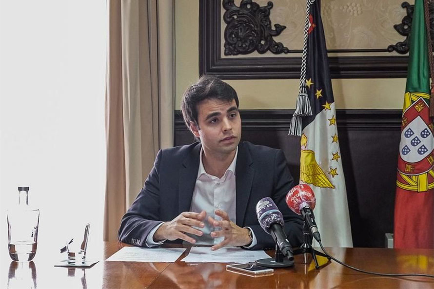 PS apresenta medida para incentivar a contratação de jovens trabalhadores