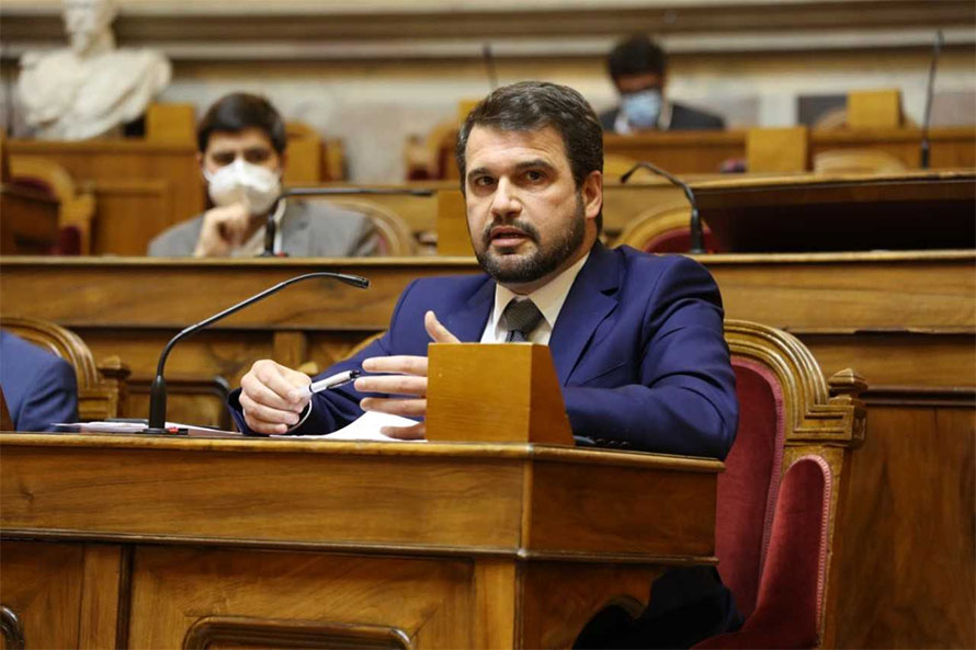 PS quer ouvir diretora-geral da Autoridade Tributária na AR