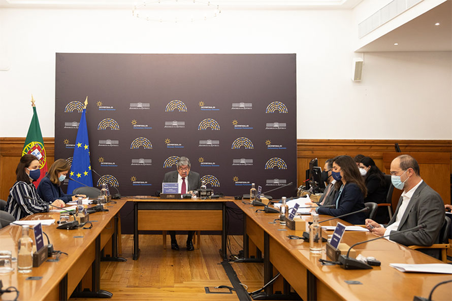 Ferro Rodrigues elogia esforço “incansável” da Comissão Europeia mas adverte para “perceção de morosidade” nas vacinas