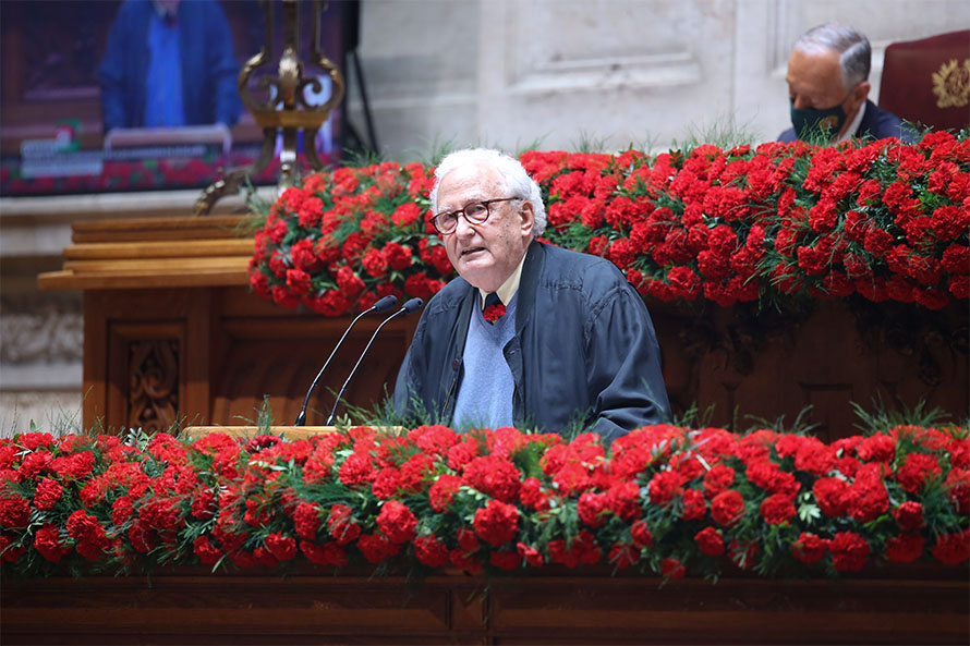 Construção da democracia permitiu que Portugal se posicionasse acima da média em quase todos os indicadores de desenvolvimento