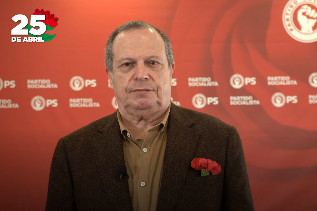 Temos de cumprir Abril e defender a democracia