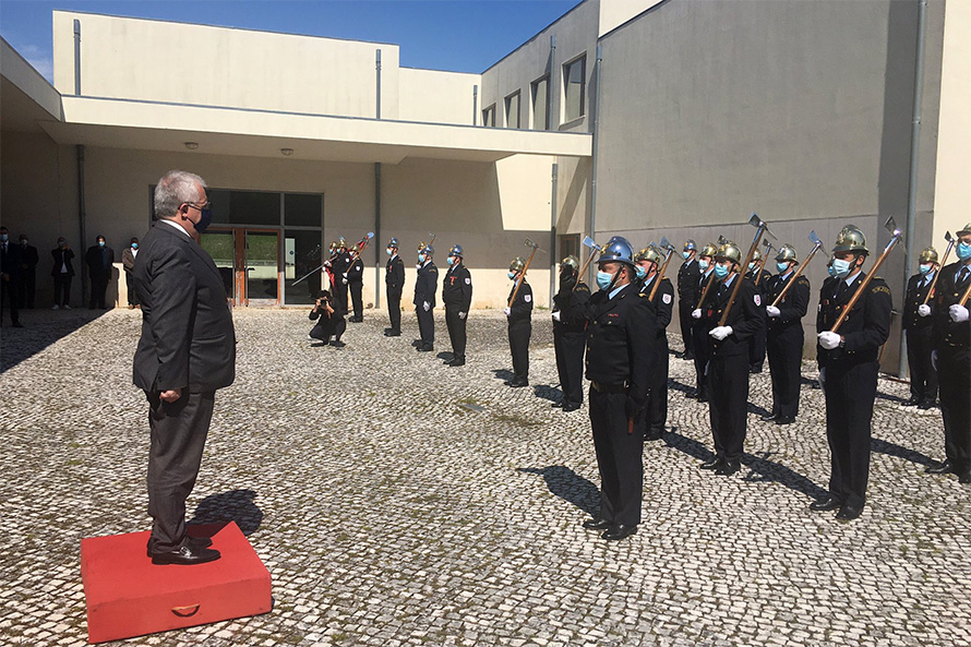 17 mil bombeiros com vacinação completa nos próximos dias