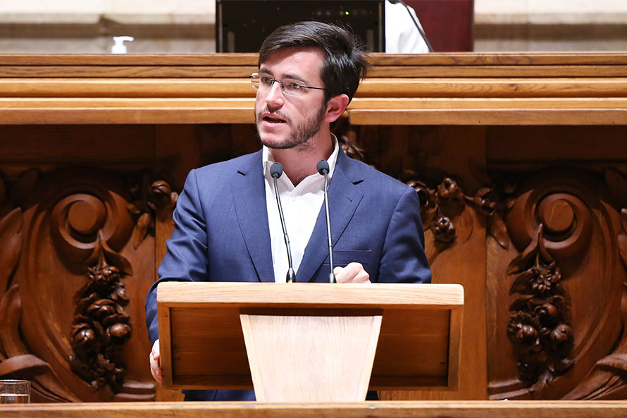 É com direitos que se garante igualdade entre quem trabalha no digital e no presencial