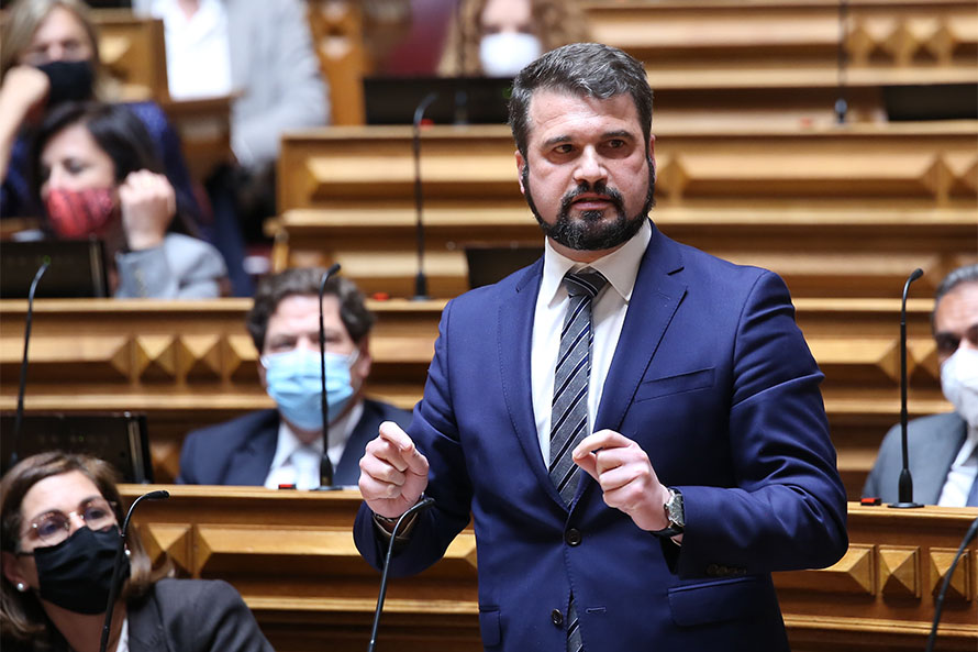 Estado foi obrigado a vender Novo Banco em 2017 porque “alguém falhou na venda em 2015”