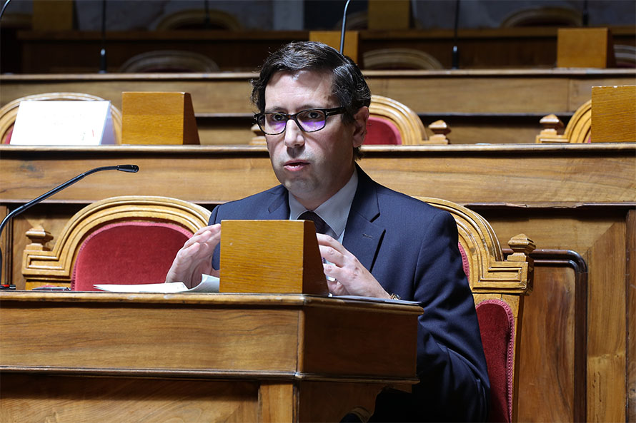 Livro Verde aborda muitas orientações políticas do PS sobre a importância de um trabalho digno