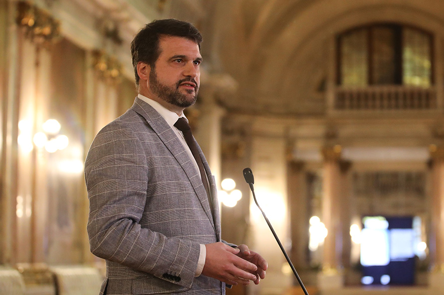 PS quer ouvir Nuno Rebelo de Sousa e atual ministra da Saúde sobre gémeas luso-brasileiras