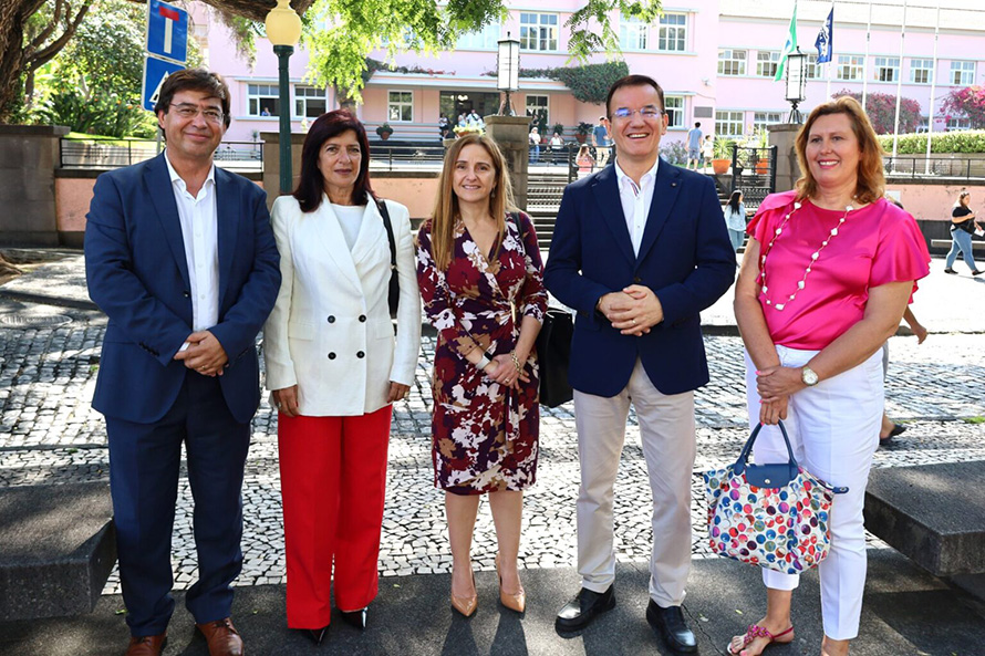 PS/Madeira defende redução da burocracia nas escolas da Região