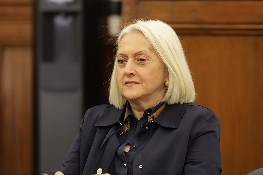 Ministra evita falar dos incêndios de setembro