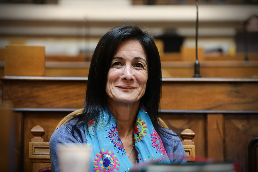 Retirar casas e rasgar a Constituição