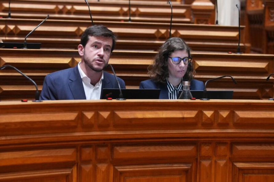 Responsabilidade de os jovens não terem psicólogos é do Governo