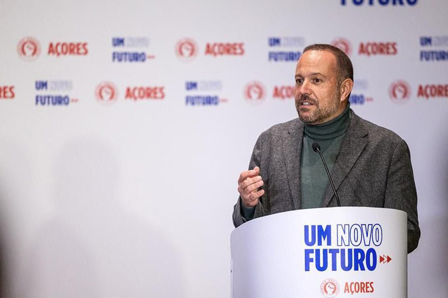 Francisco César exige respostas sobre situação dos açorianos nos EUA e critica falhas na gestão do Governo Regional