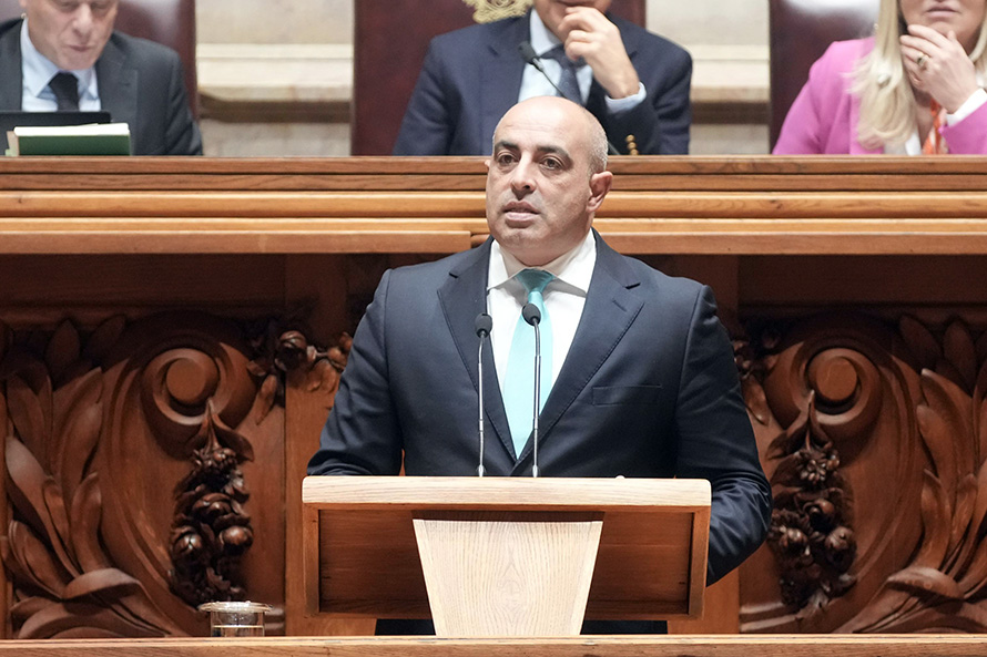 PS quer mobilidade elétrica mais económica