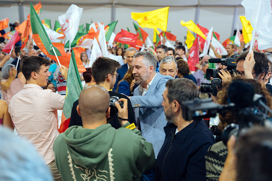 “Quem trouxe a instabilidade e nos atirou para eleições não merece ser reeleito”