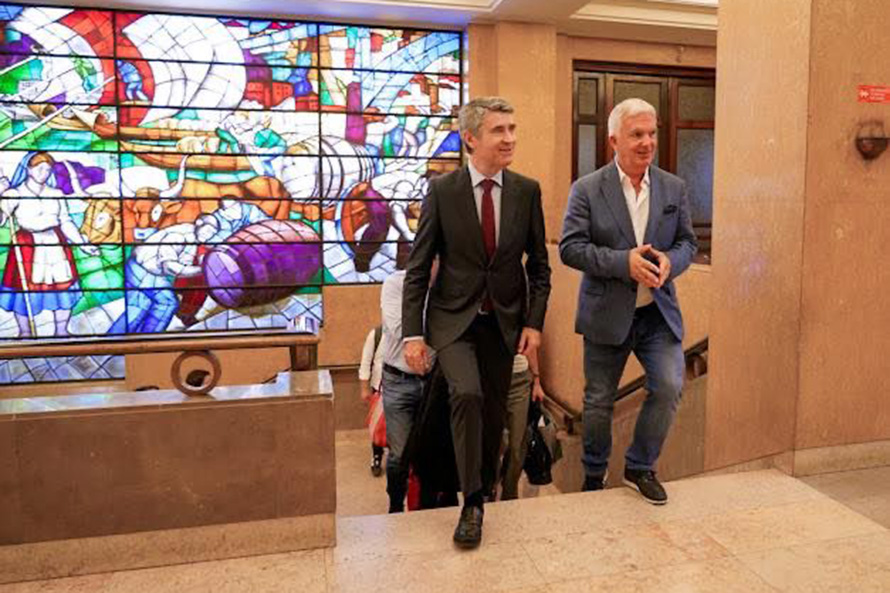 José Luís Carneiro defende pacto territorial para “salvar o Douro”