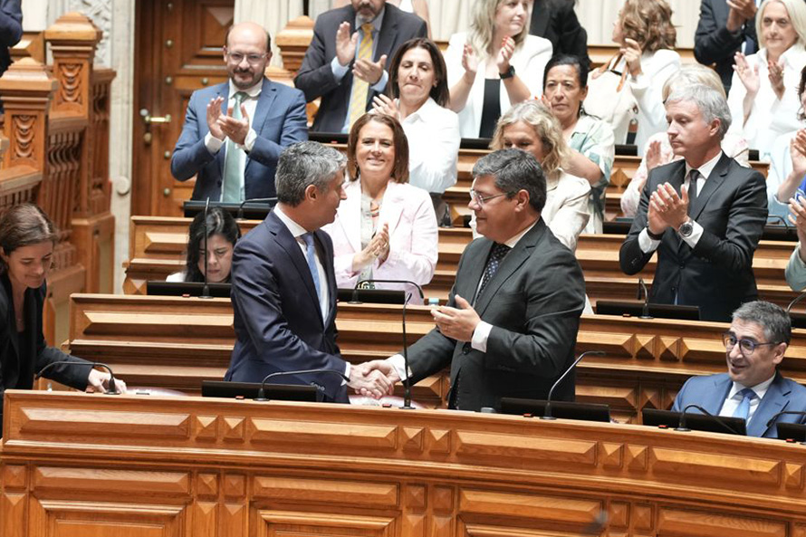 Eurico Brilhante Dias garante “experiência, competência e capacidade de fazer pontes” dentro do PS