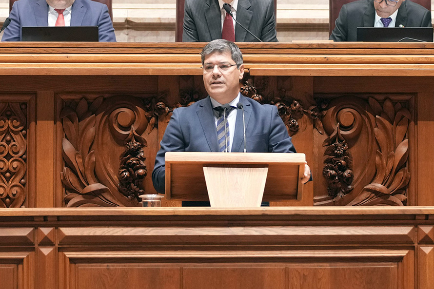 Portugueses estão pior num país em que o primeiro-ministro aterra no colo da extrema-direita