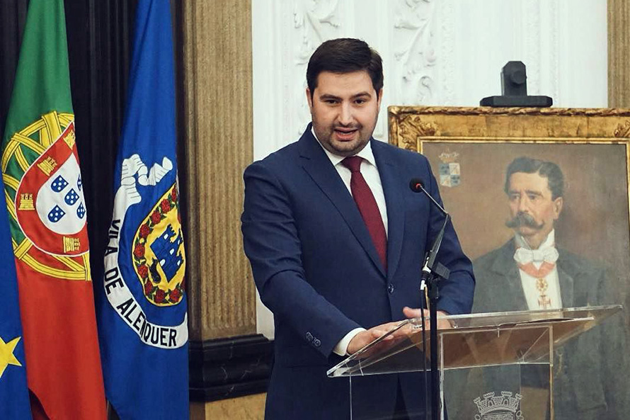 João Nicolau toma posse como presidente com apelo à união e responsabilidade democrática
