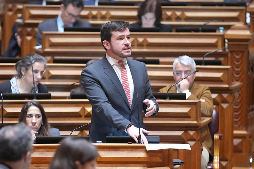 PS acusa Governo de ter piorado crise da habitação e critica as suas “rendas ‘pseudo’ moderadas”