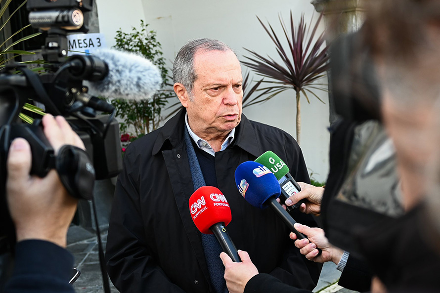 Carlos César afirma que está em causa a escolha de alguém que promova “diálogo construtivo”