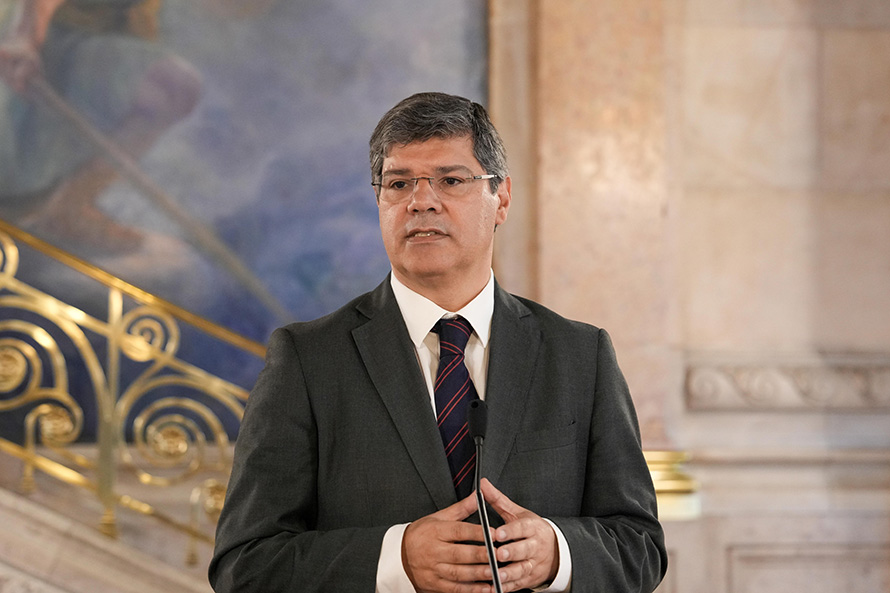 PS acusa Governo de conviver mal com a liberdade de imprensa e requere o caderno de encargos e o contrato com a NewsWhip