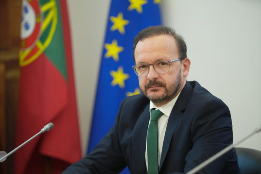 PS quer ouvir ministro da Economia e presidente da Comissão de Acompanhamento na AR