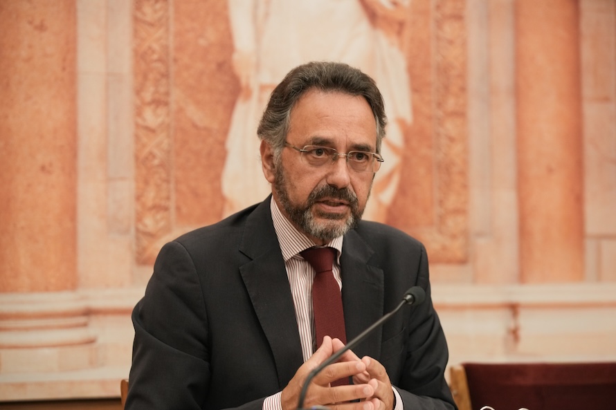PS quer ouvir com urgência ministro Fernando Alexandre sobre reorganização de serviços no Ministério da Educação