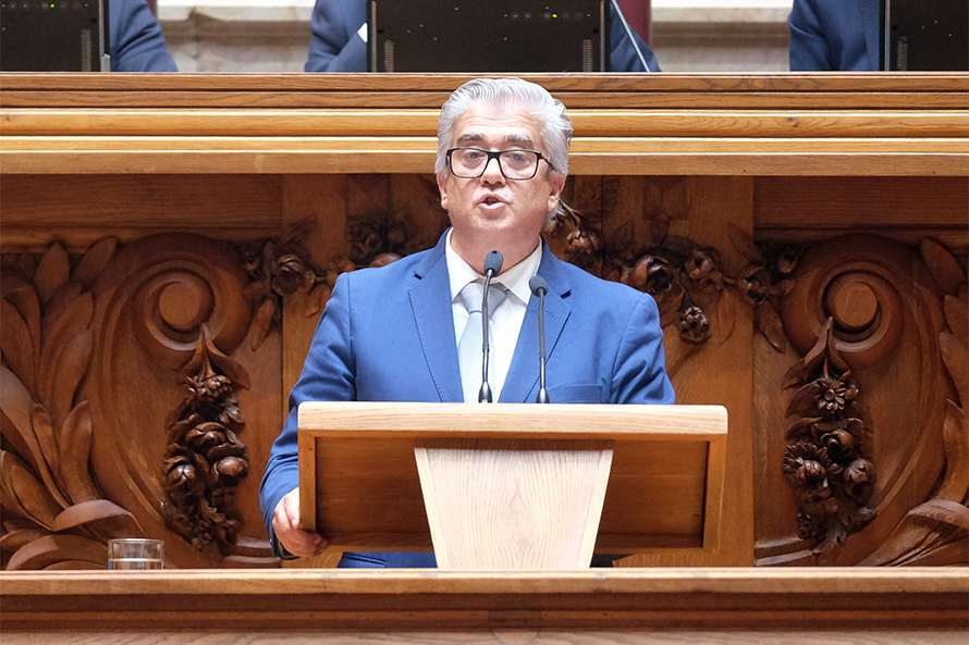 António Sales insta partidos a deixarem “partidarite de lado” e aprovarem lei de bases da Saúde