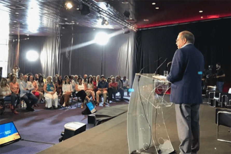 Carlos César pede mais força para o PS