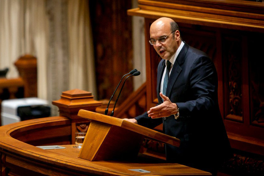 10 mil ME de investimento público em 4 anos