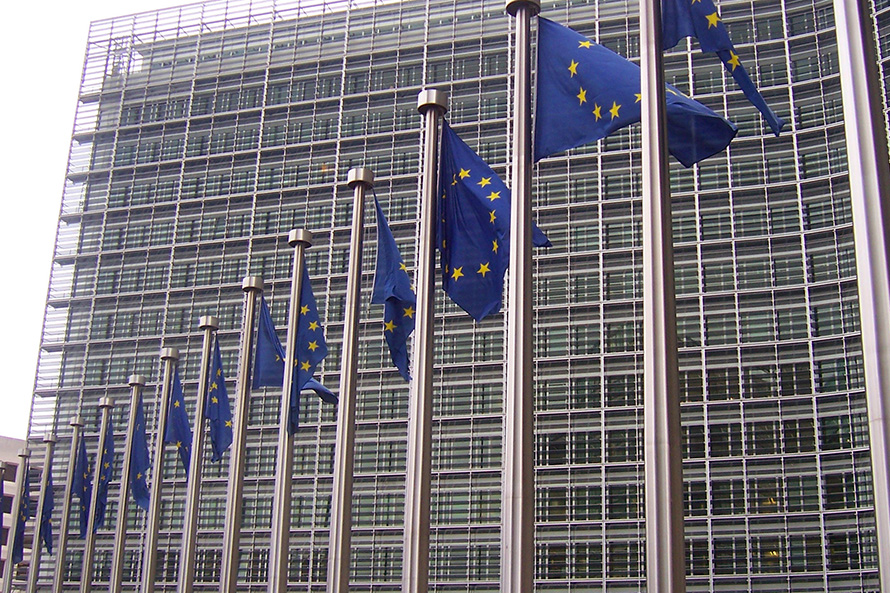 Bruxelas prevê crescimento acima da estimativa do Governo