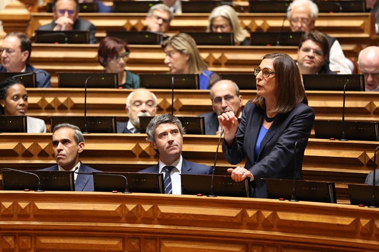 Ana Catarina Mendes saúda “compromisso inabalável” no combate às desigualdades e à pobreza