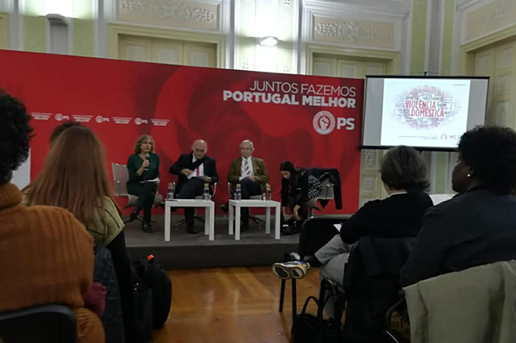 PS envia carta a autarcas apelando a esforço acrescido no combate à violência contra as mulheres