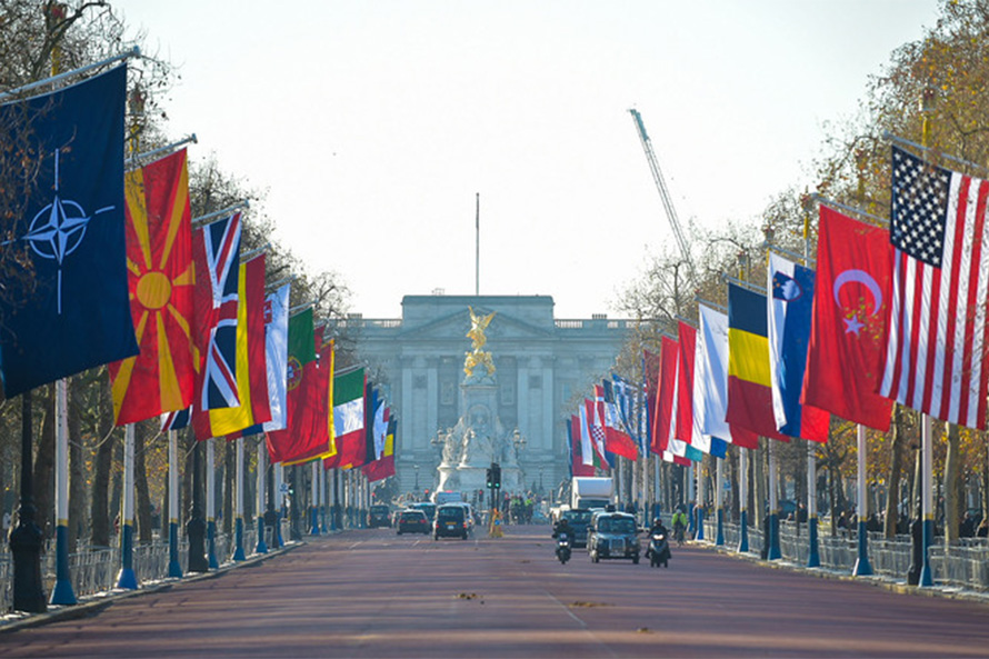 António Costa entre líderes de 30 países em Londres