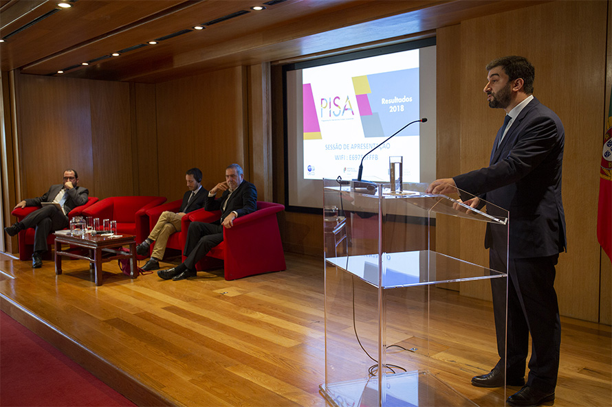 Governo sublinha melhoria “consistente” do sistema educativo português