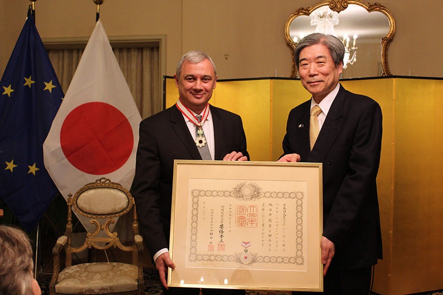Pedro Silva Pereira condecorado pelo imperador do Japão