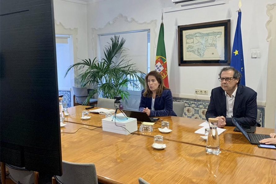 Medidas de apoio à família e trabalho com impacto de 2 mil ME por mês