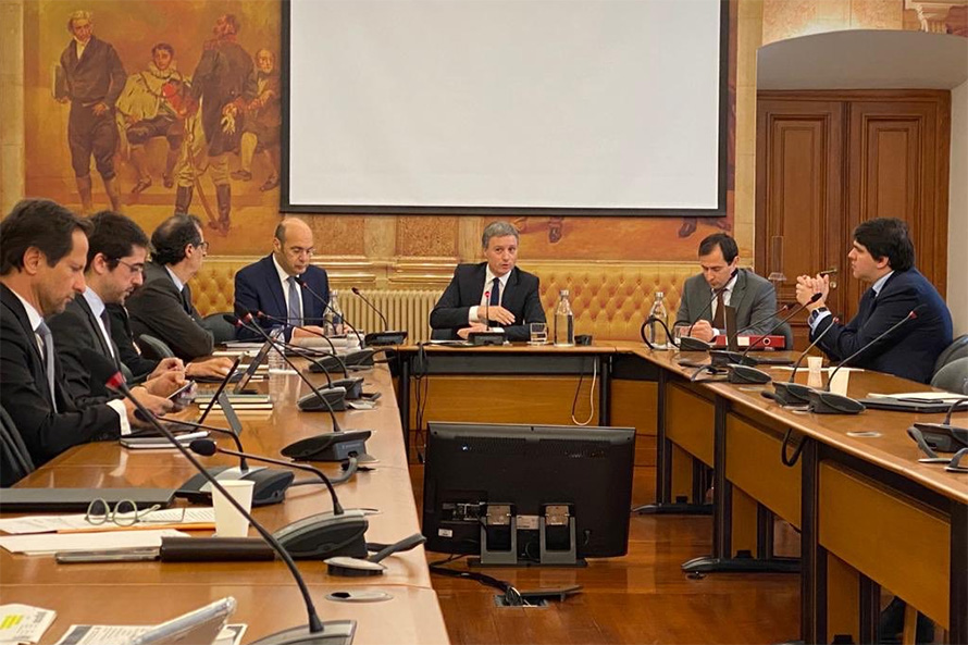 Governo quer consenso político alargado para acelerar investimento público