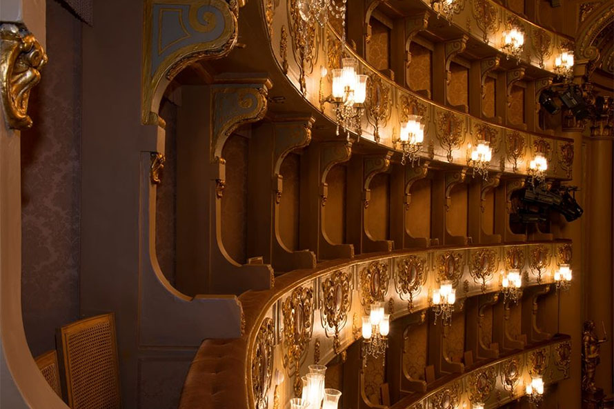 Teatros e cinemas podem reabrir com lugares intervalados, uso de máscaras e higienização dos espaços