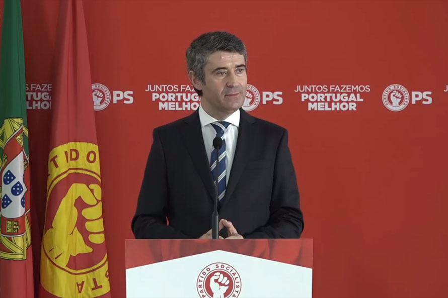 PS desafia TAP a corrigir plano que “lesa interesse nacional”