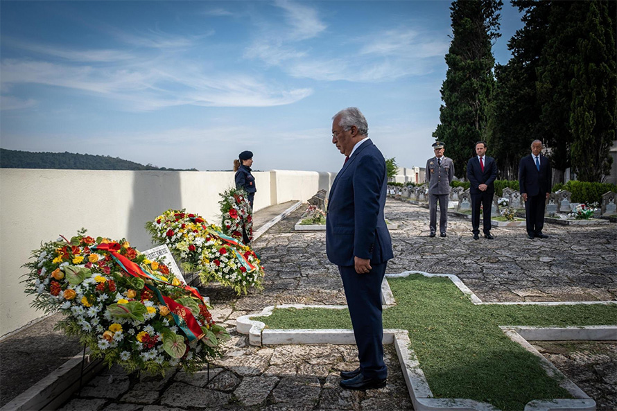 António Costa enaltece bombeiros portugueses: 