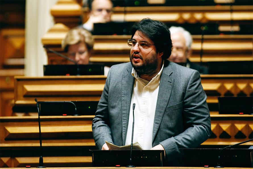 PS saúda os novos prazos para a disponibilização dos Formulários Digitais por parte da AT