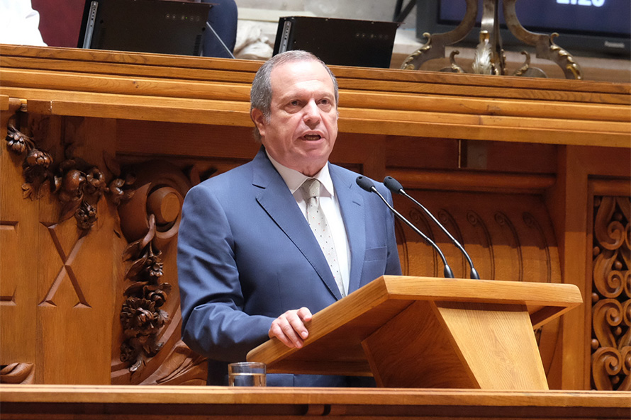 Orçamento aprovado apesar dos “vaticínios fúnebres” da oposição