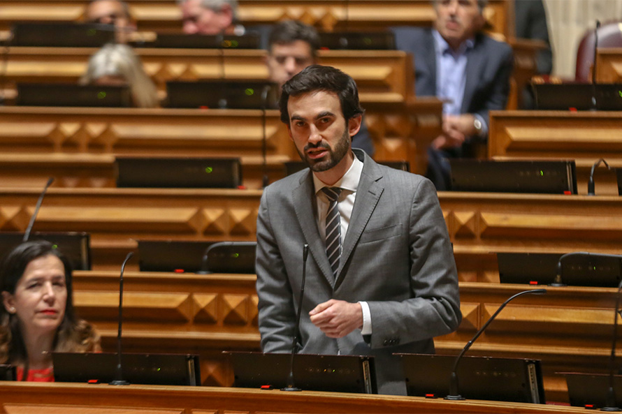 PS dá “tiro de partida” para resolver problemas de trabalhadores dos ‘call center’